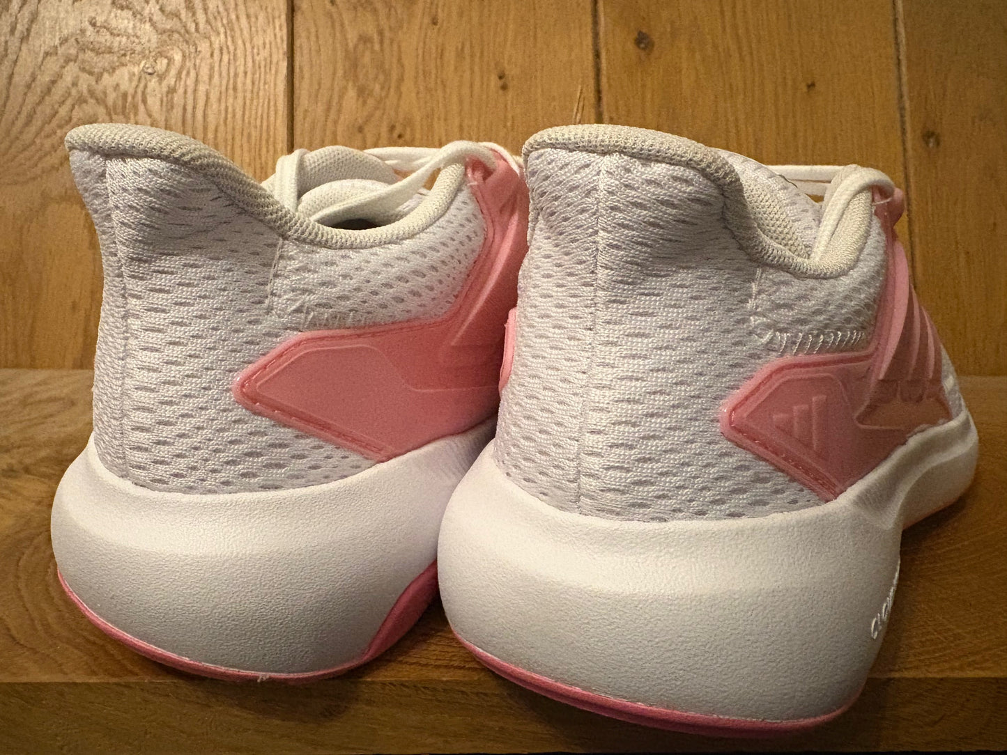 Adidas Ultimashow 2.0 Junior girls UK 6 running shoe new boxed