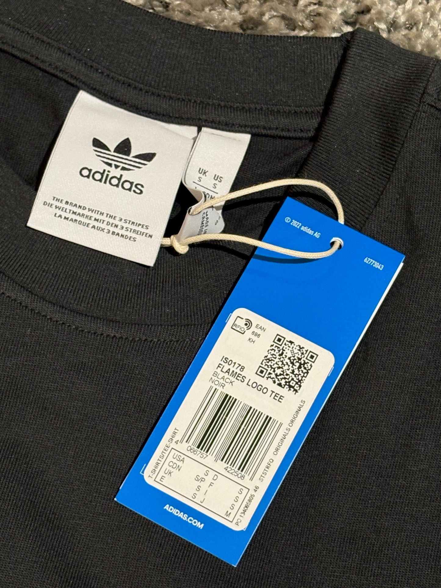 Adidas authentic resale Mens small black Flame logo T-shirt new with tags (E2V)